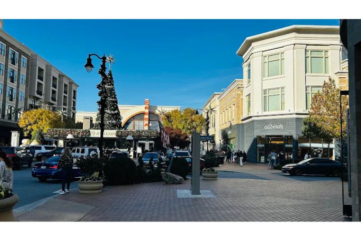Cars near Avalon in Alpharetta