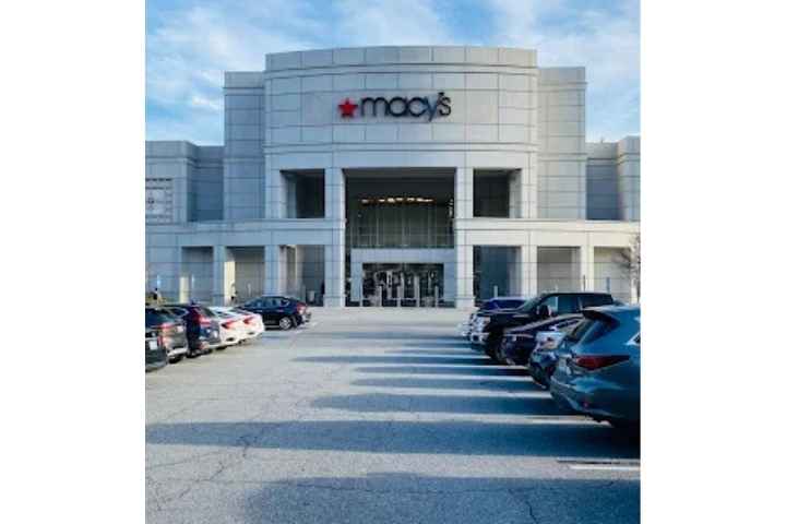 North Point Mall Alpharetta parking with cars